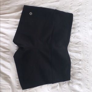 Black 2.5 inch lulu spandex